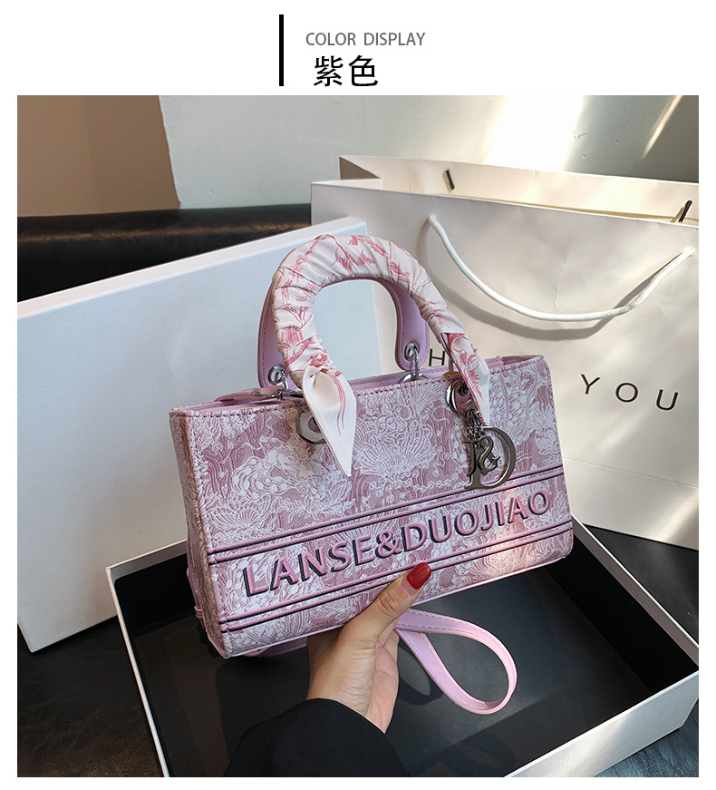 Cross-border high-looking handbag for women new popular niche design Diana bag embroidered shoulder messenger bag 14 undefined