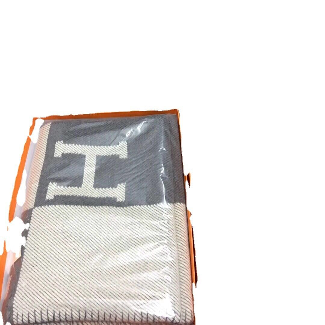 Letter Shawl Wool Air Conditioning Travel Blanket Office Blanket Manufacturer Cashmere Blanket Warm and Thickened Wholesale