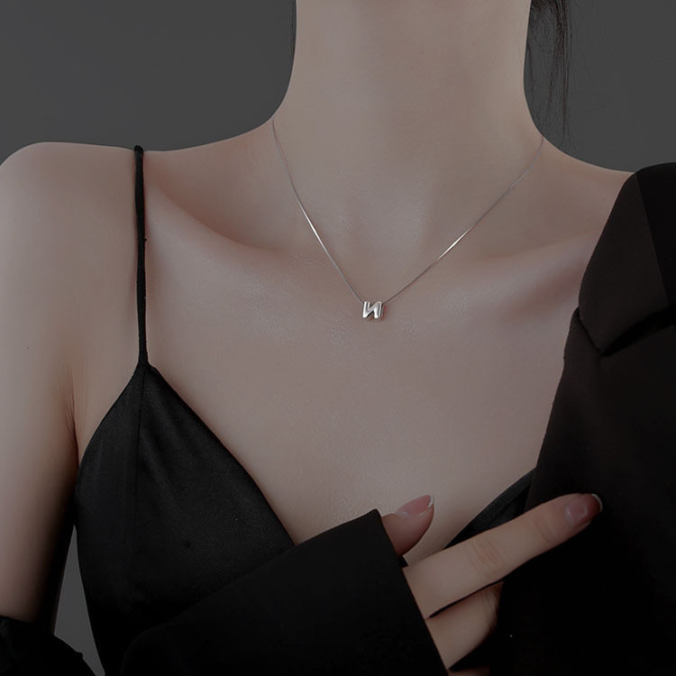 DIY letter pendant necklace for women 2022 new clavicle chain niche design pendant wholesale simple light luxury