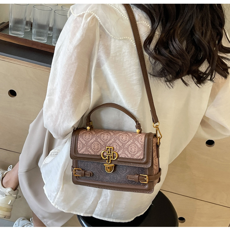 Foreign Style Small Square Bag Shoulder Bag Niche Design High-end Sense Bag Women's Internet Hot Super Hot Handbag Fashion Crossbody Bag 26 O1CN01sdVupq1SSiWkGuFDP !!2218042692246 0 cib