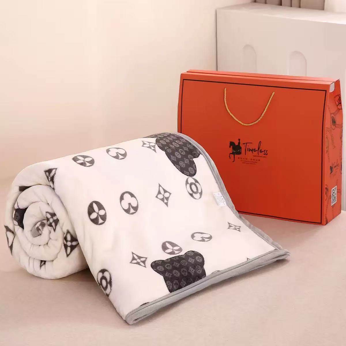 Gift Blankets, Jewelry Store Opening Souvenirs, Gift Box-Packed Flannel Blankets, Wholesale Company Event Logo Printing