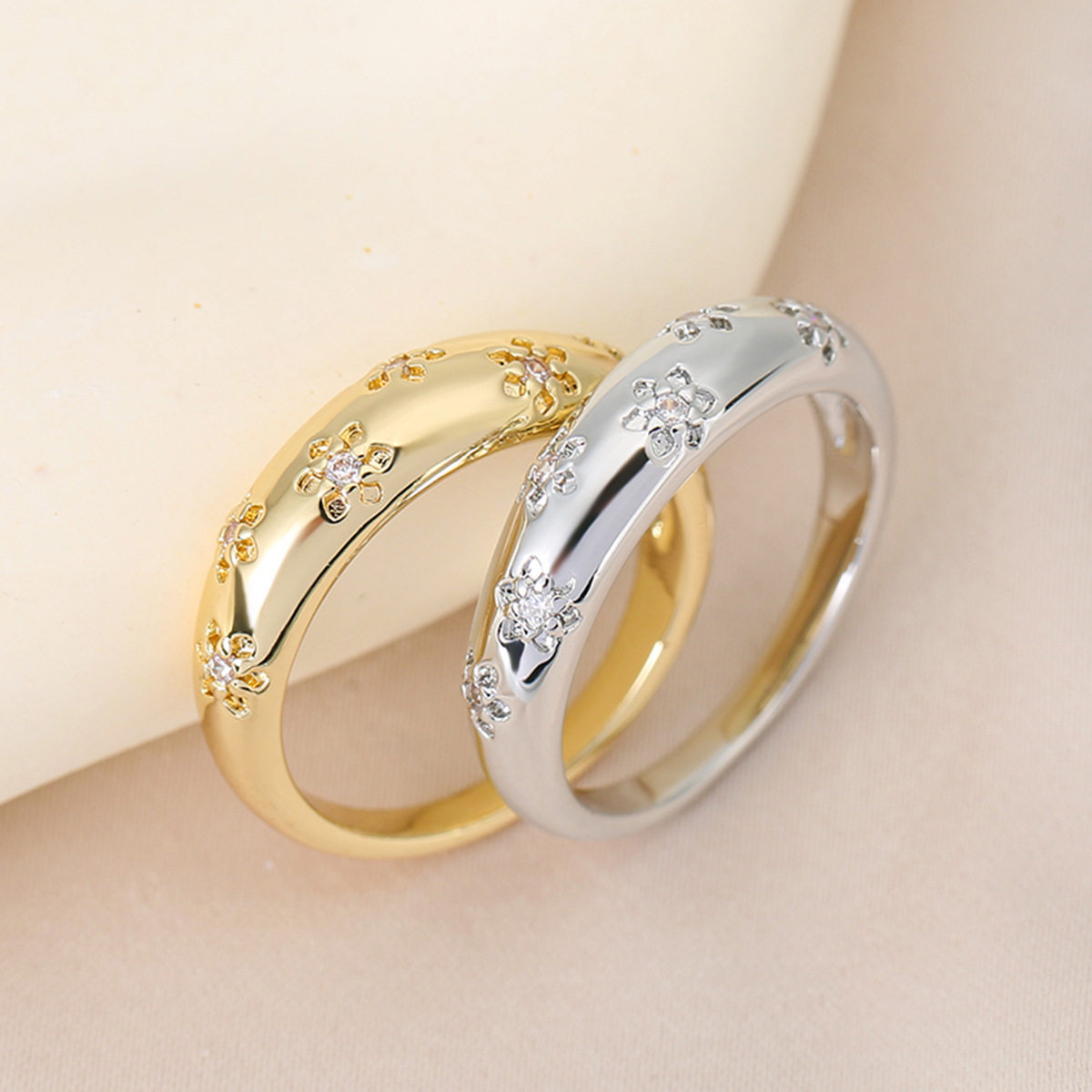 跨境新品欧美时尚轻奢铜镶锆石花朵戒指简约高级感指环女小众戒圈