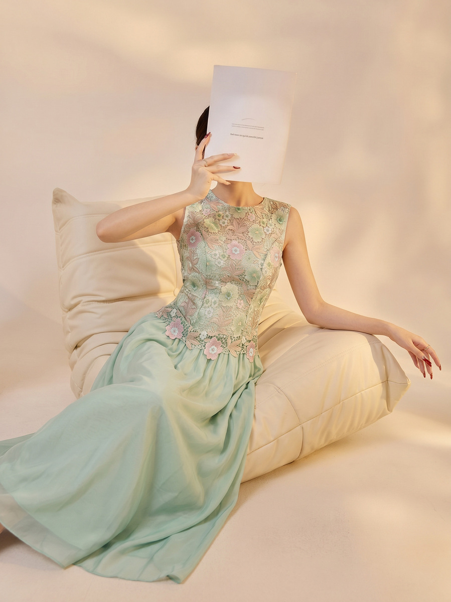 Đầm dài nữ không tay cổ tròn thêu hoa nổi phối ren — Xanh bạc hà