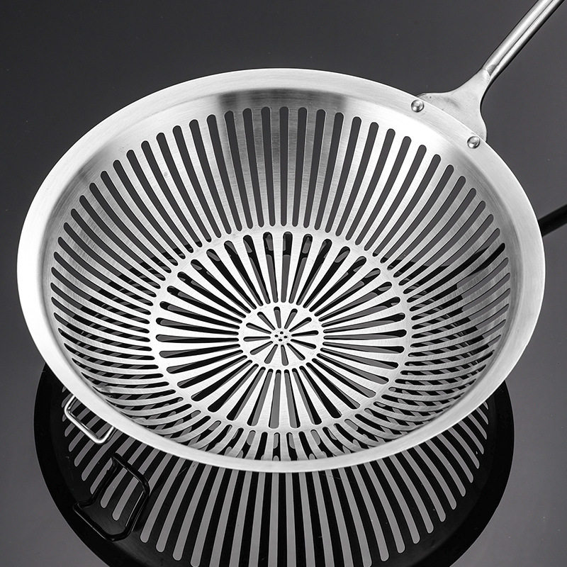 Stainless Steel Skimmer with Hook for Home Use, Hot Pot Skimmer, Anti-Scalding Large Mesh Skimmer, Kitchen Tool, Wire Skimmer, Frying Mesh Skimmer with Wooden Handle