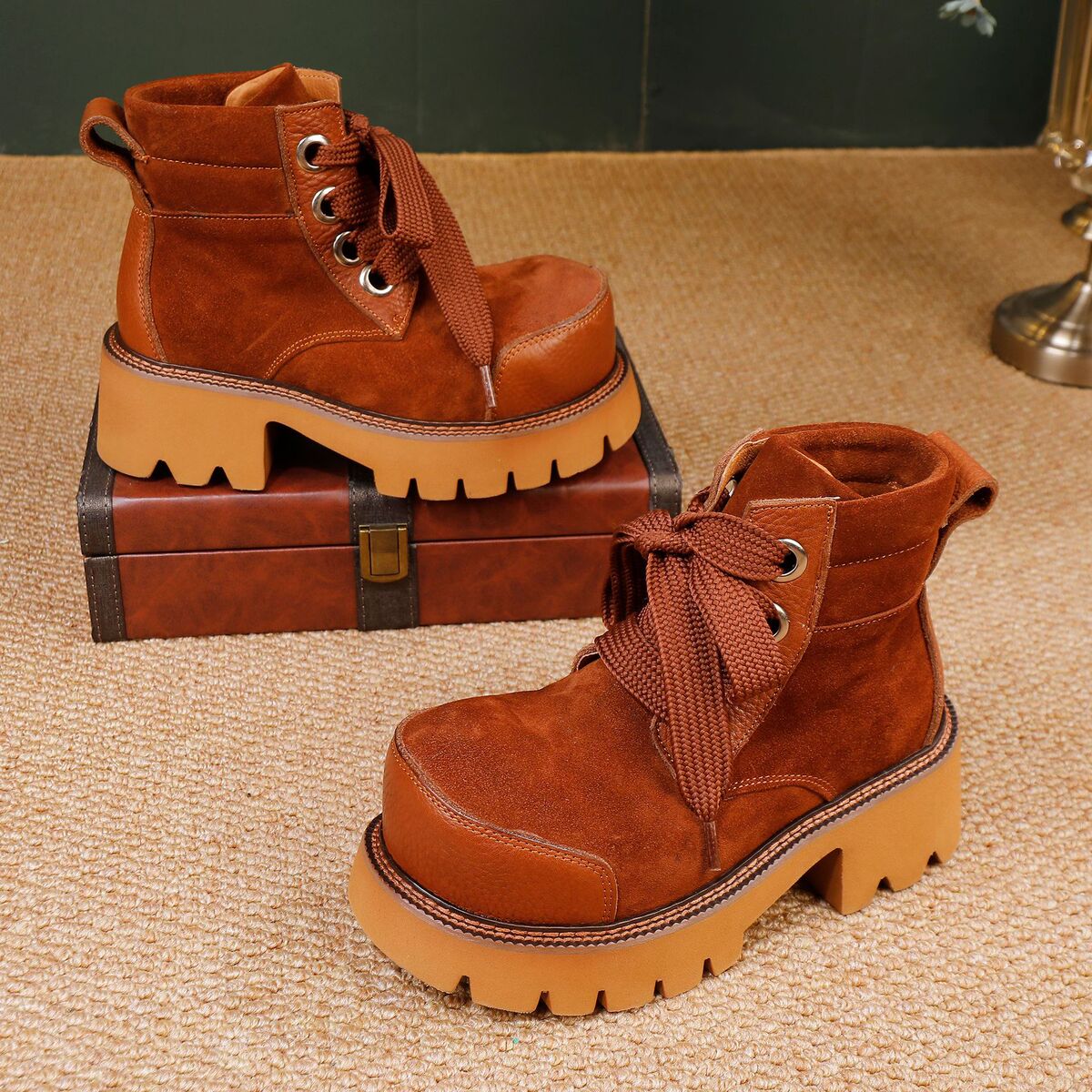 Boot Martin nữ da bò thật buộc dây mũi tròn gót vuông — màu xanh lá cây, nâu