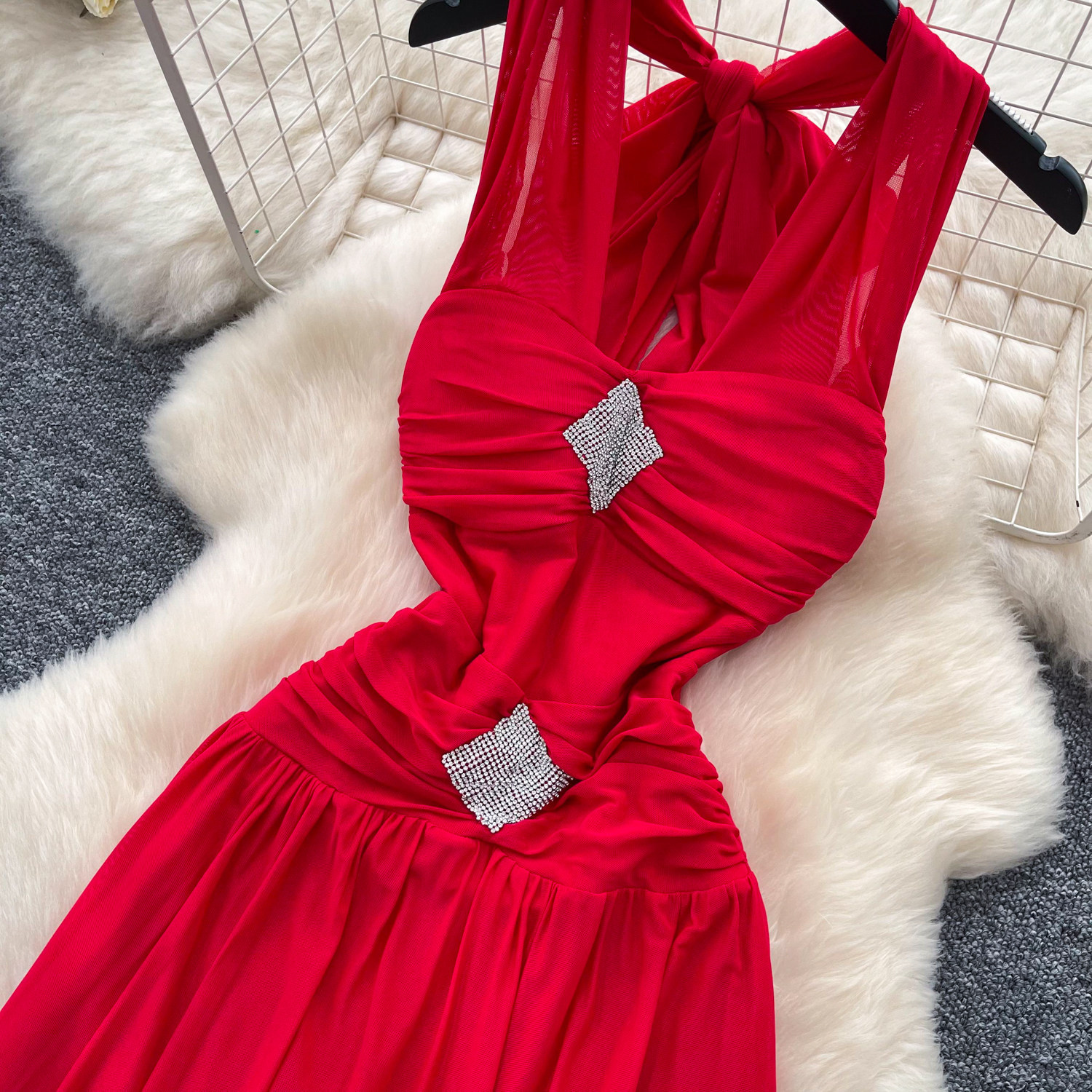 Sleeveless V Neck Backless Dress Sexy A Line Silhouette Waist Defining Lightweight Fabric Summer Evening Wear