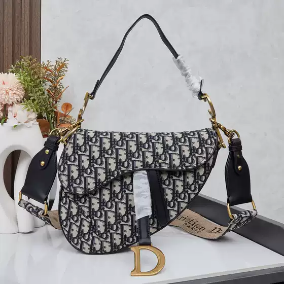 D Family Saddle Bag Women's Casual Bag Embroidered Handbag Zipper Crossbody Bag Fashion Design High-End Shoulder Bag