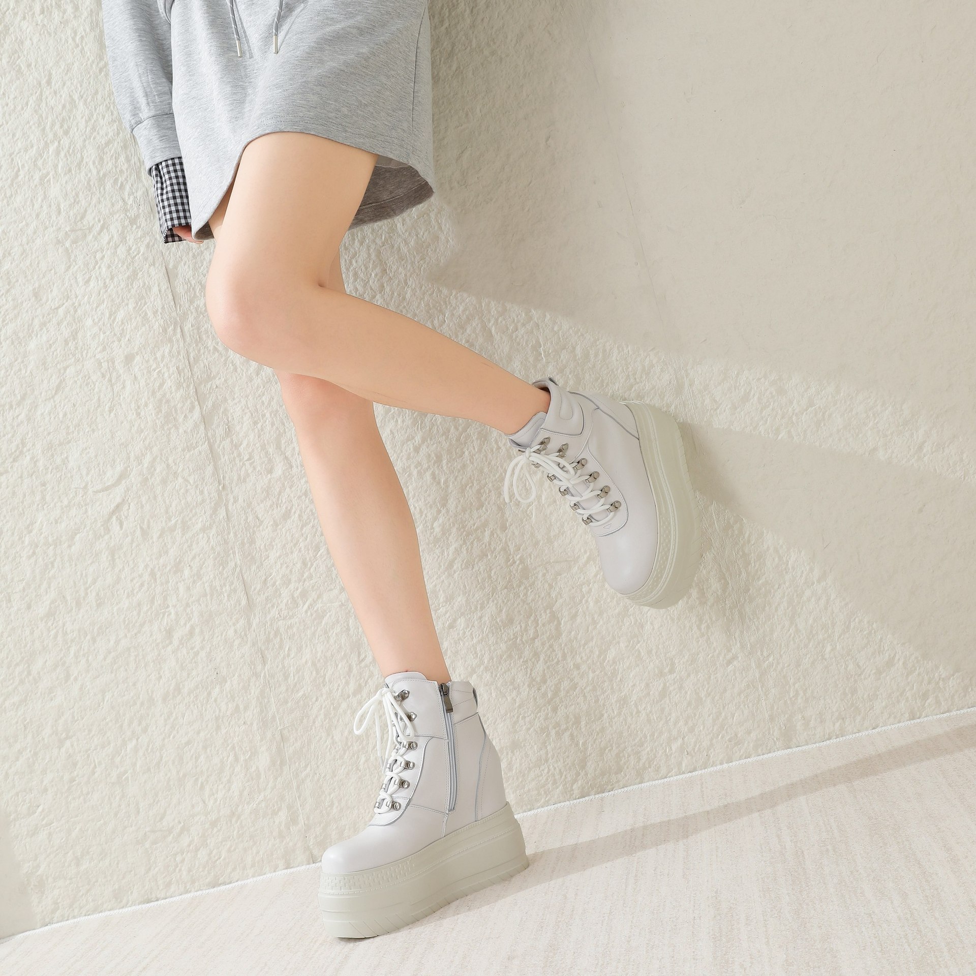 Giày Boot Cổ Thấp Nữ Tăng Chiều Cao Đế Xuồng Đế Cao Hàng Mùa Xuân Thu Đông