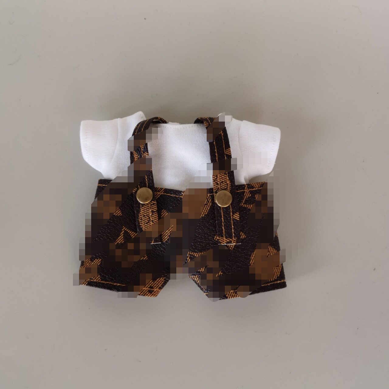 ブラウンの2点セット、立った状態で着用可能