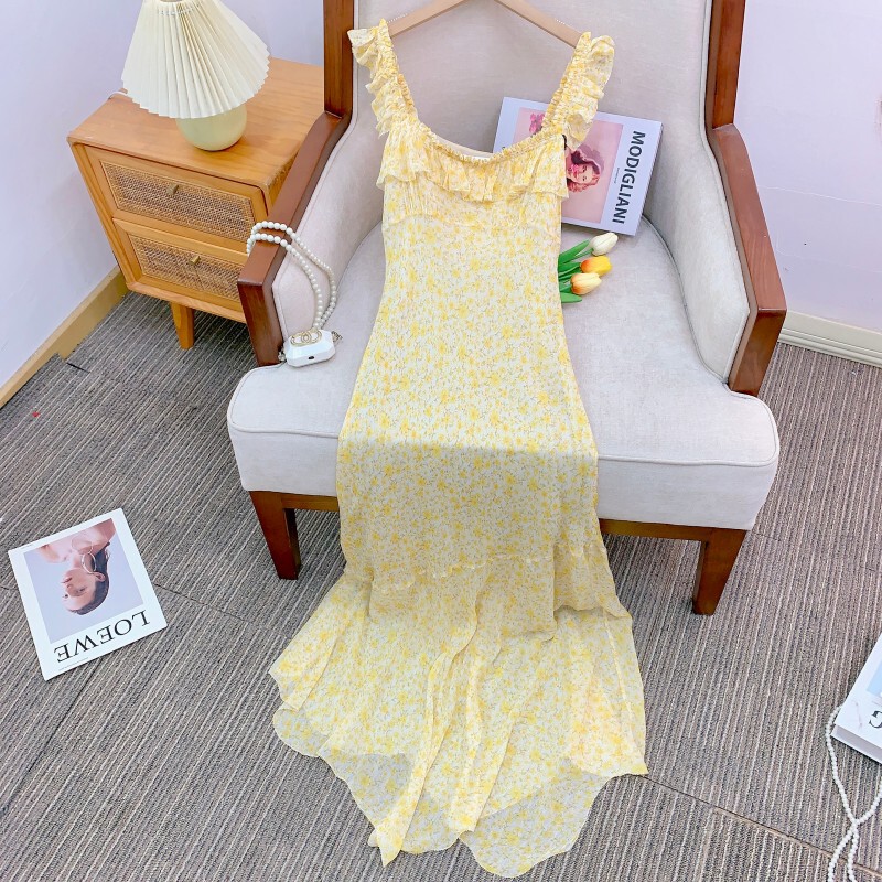 Đầm hai dây in hoa pháp dáng trung dài cổ vuông — Cúc vàng-áo vest, Hoa cúc vàng-váy, Quế màu hồng-váy