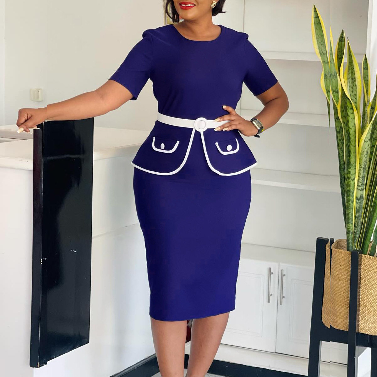 Elegant Plus Size Bodycon Dress for Women Short Sleeve Stretch Fabric Stylish Design Perfect for Office or Casual