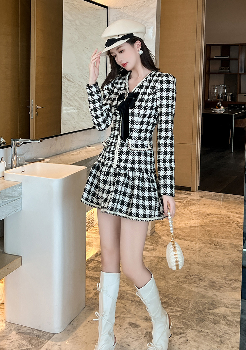 Đầm nữ dáng chữ A cổ chữ V họa tiết ca rô, tay dài phối viền lá sen — Đen trắng