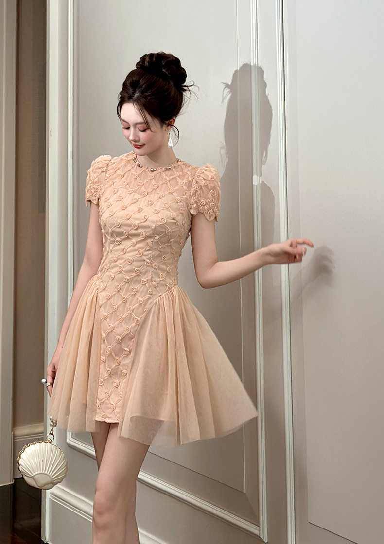 Đầm suông nữ cổ tròn tay bồng chất lưới xòe chữ A — [Hồng sâm banh] chi tiết 9