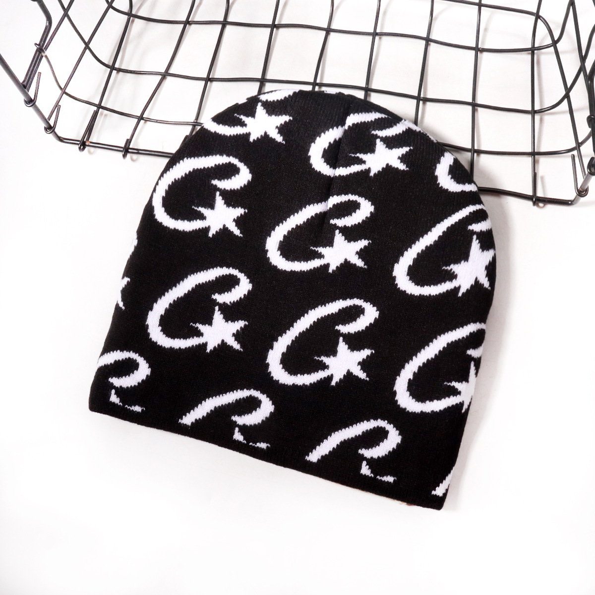 European and American hot-selling autumn and winter warm fashion casual jacquard acrylic knitted hat outdoor personality hip-hop warm and cold protection