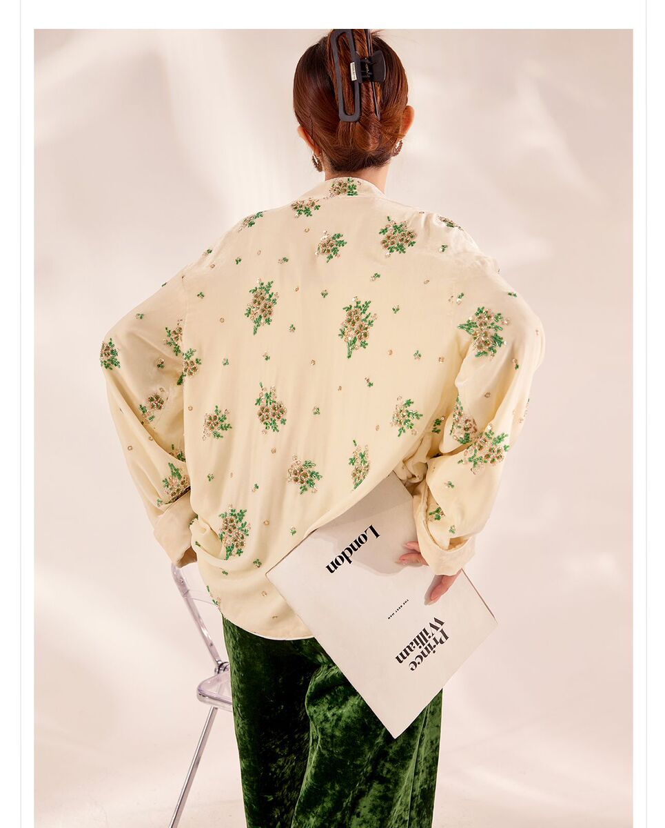 Áo sơ mi nữ lụa tơ tằm cổ đứng cài khuy kiểu cardigan thêu hoa — Dương Tây Đỏ (Giao Hàng Ngay)