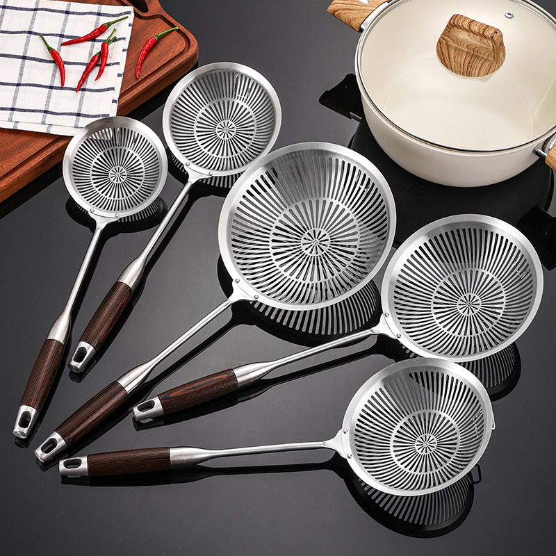 Stainless Steel Skimmer with Hook for Home Use, Hot Pot Skimmer, Anti-Scalding Large Mesh Skimmer, Kitchen Tool, Wire Skimmer, Frying Mesh Skimmer with Wooden Handle