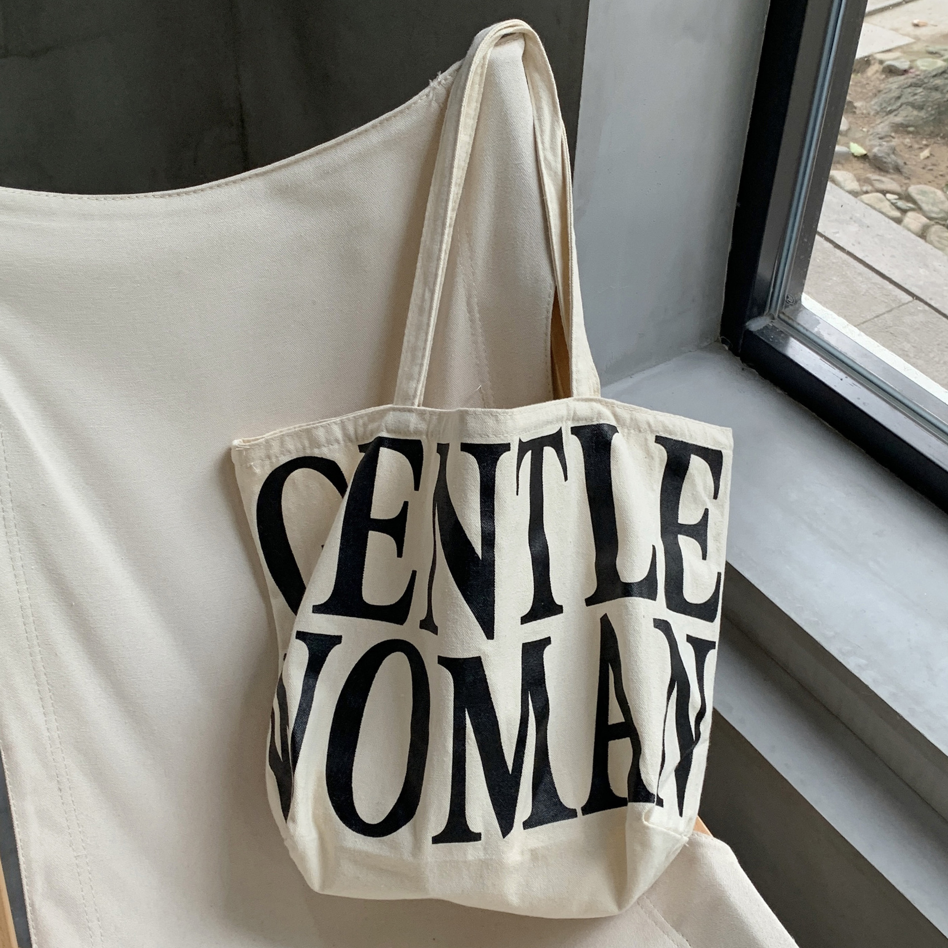 Small minority Alphabet Canvas Package Singles Shoulder Simple European Literature and art Lazy High capacity Student Attend cla 小众字母帆布包女单肩简约欧式文艺慵懒大容量学生上课班布袋夏季 Small minority Alphabet Canvas Package Singles Shoulder Simple European Literature and art Lazy High capacity Student Attend class Class Bag Summer 