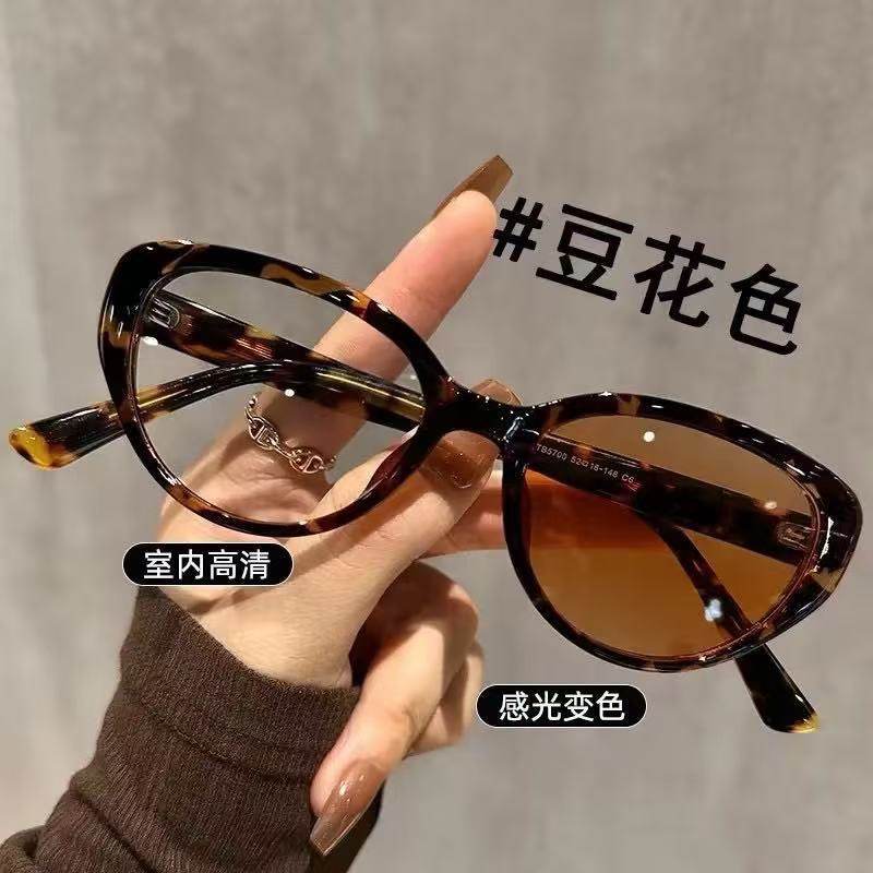 Fashion Tortoiseshell Cat-Eye Glasses Frame, Smart Photochromic, Dual-Use for Nearsightedness, Women's Sweet Ultra-Light High-Value Retro Style