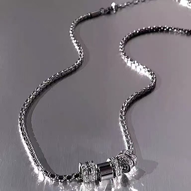 Unisex Flash Diamond Ring Pendant Necklace Cold Style Light Luxury Niche Design Fashion Versatile Elegant Clavicle Chain