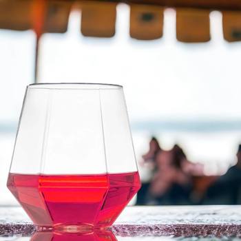 Amazon cross-border e-commerce feet-free wine cup 8oz 12oz 16oz egg-shaped plastic PET wine cup printable