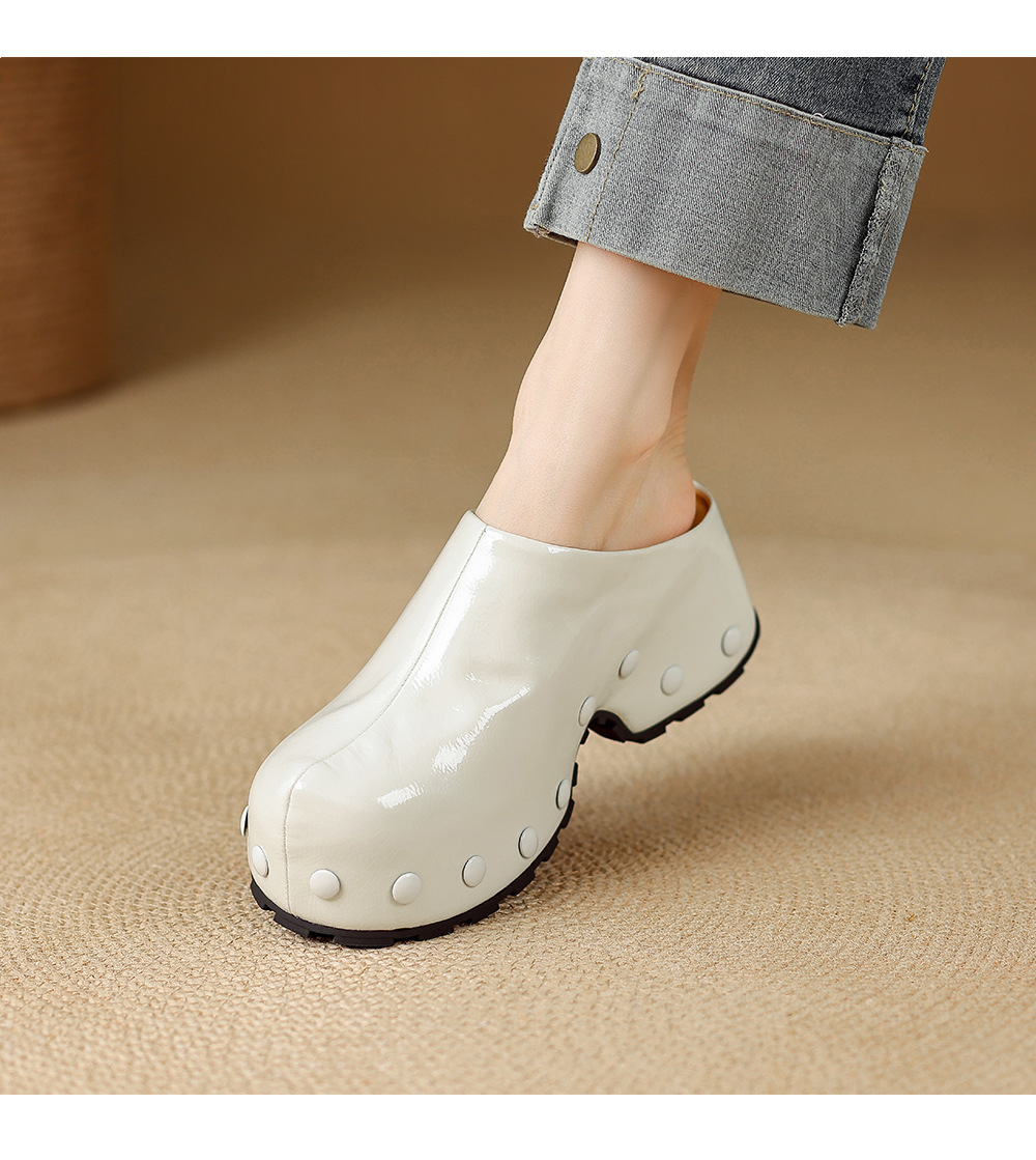 Mule nữ da bò mũi bọc đinh tán đế dày 6cm — màu đen, Màu trắng