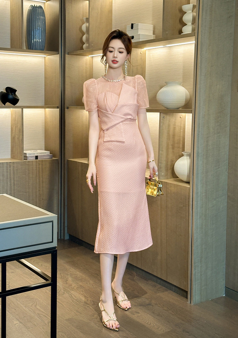 Đầm suông midi tay ngắn cổ tròn họa tiết nơ hồng fuchsia — [Hồng nhạt] chi tiết 4