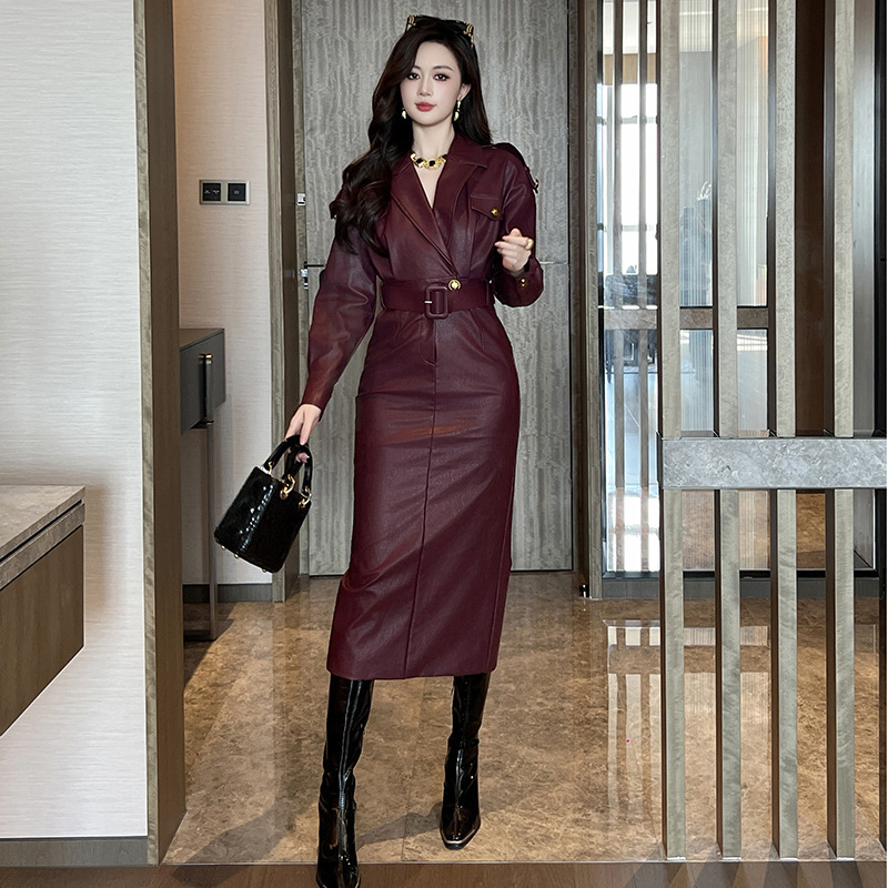 Đầm nữ dài tay cổ vest thắt eo chất liệu PU ôm body — Angola đỏ
