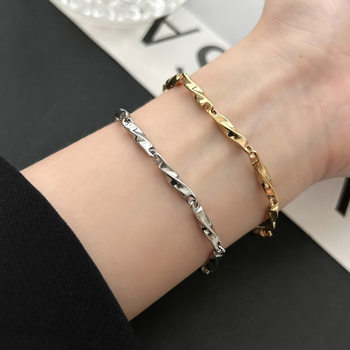 Cross-Border Fashion New Style Personalized Möbius Titanium Steel Bracelet for Men and Women Internet Celebrity Temperament Design Couple Hand Jewelry Wholesale