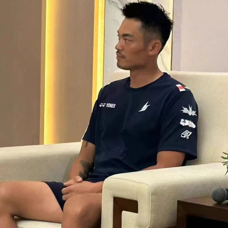 ชุดกีฬาแบดมินตันรุ่นใหม่ ชุดกีฬาผ้าไหมน้ำแข็งสำหรับเด็ก แห้งเร็ว ระบายอากาศได้ดี ชุดทีมสำหรับการฝึกซ้อมและการแข่งขัน สำหรับผู้ชายและผู้หญิง ซื้อเป็นกลุ่ม