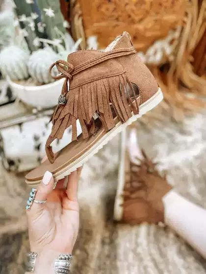 Chengdu miler cross-border foreign trade new 2022 European and American retro tassel women's shoes flip-toe back zipper plus size sandals