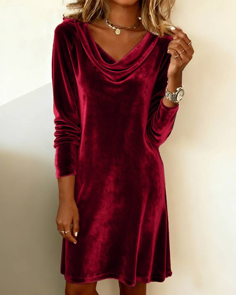 Velvet Long Sleeve Dress Solid Color Flattering Silhouette Elegant Neckline Winter Fashion for Women Wholesale