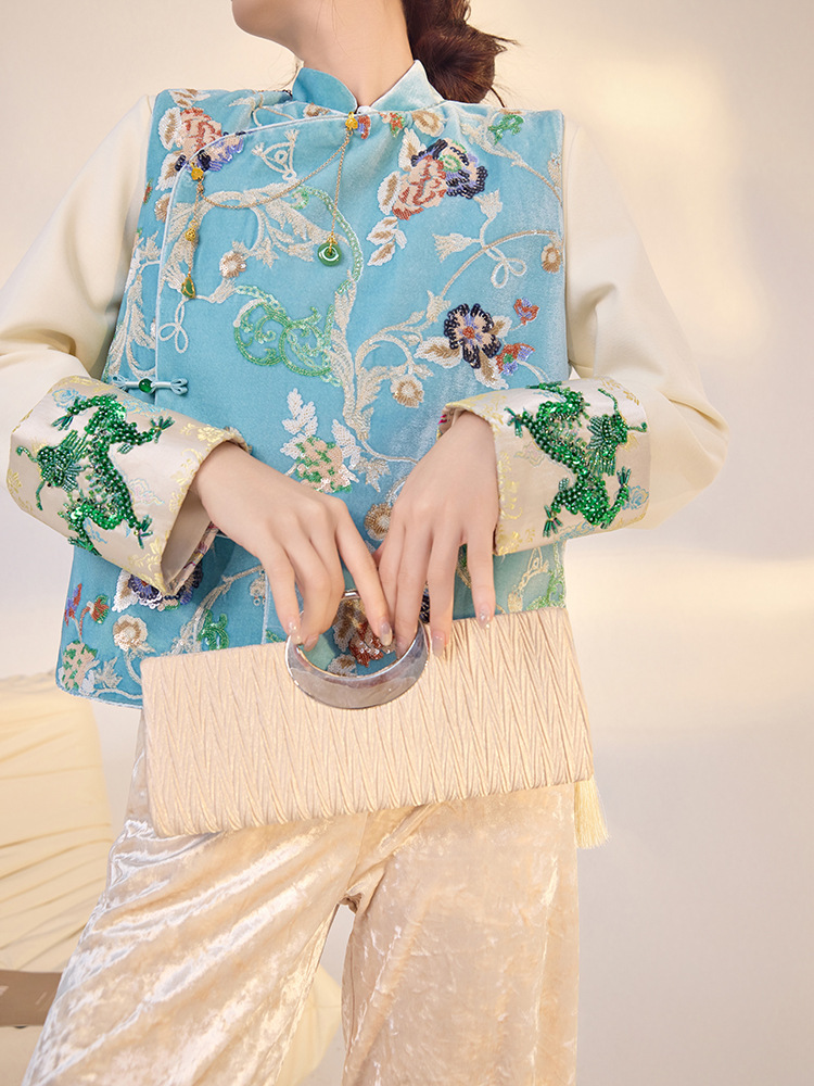 Áo sơ mi nam dài tay thêu họa tiết rồng, chất liệu polyester phối nylon, cổ tròn, phong cách thanh lịch