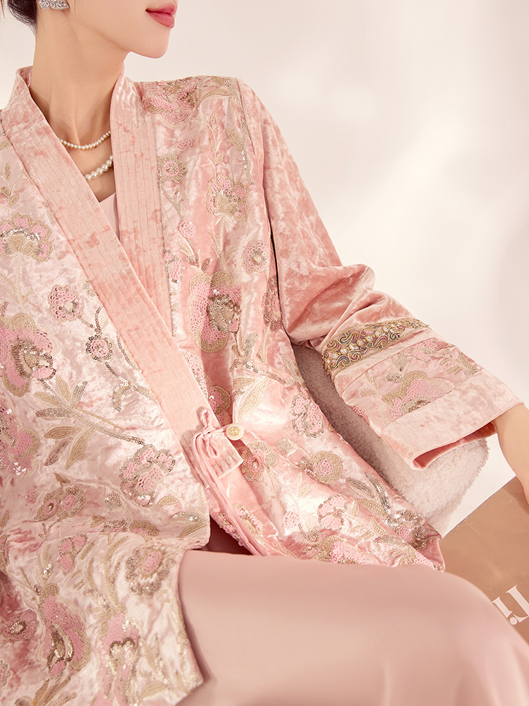 Áo khoác cardigan nữ cổ chữ V dài tay thêu họa tiết hoa lá — hồng