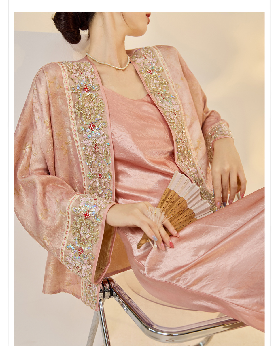 Áo khoác cardigan nữ thêu nổi cầu kỳ cổ chữ V dáng suông — Phấn phủ Peach Mist (giao hàng trong 7 ngày)