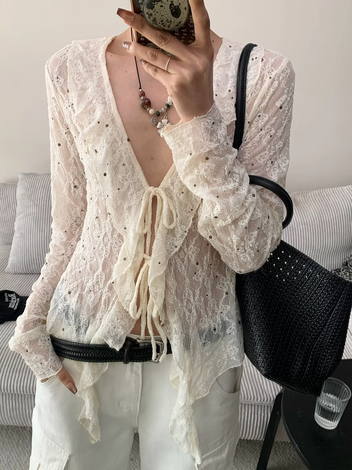  法式纯欲风烫钻V领蕾丝衫女荷叶边系带长袖微透温柔风上衣