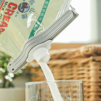 Sealing Clip Food Sealing Clip with Spout Snack Moisture-Proof Fresh-Keeping Household Milk Powder Dispensing Tool Snack Bag