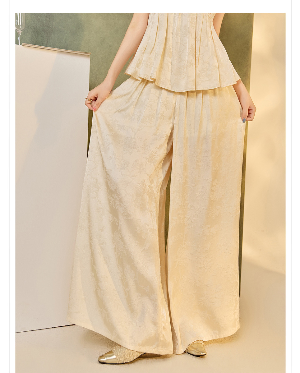 Set ba món nữ gồm áo hai dây thêu, áo khoác cardigan và quần dài — dây đeo, quần, áo khoác