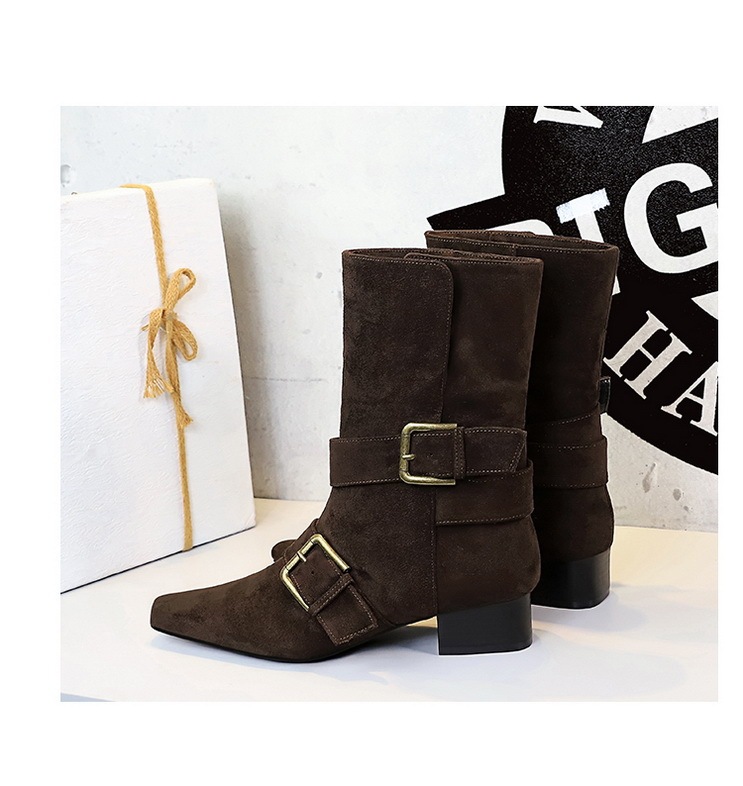 Boot nữ cổ trung mũi vuông khóa thắt lưng gót vừa phong cách retro — màu đen, nâu đậm, quả mơ