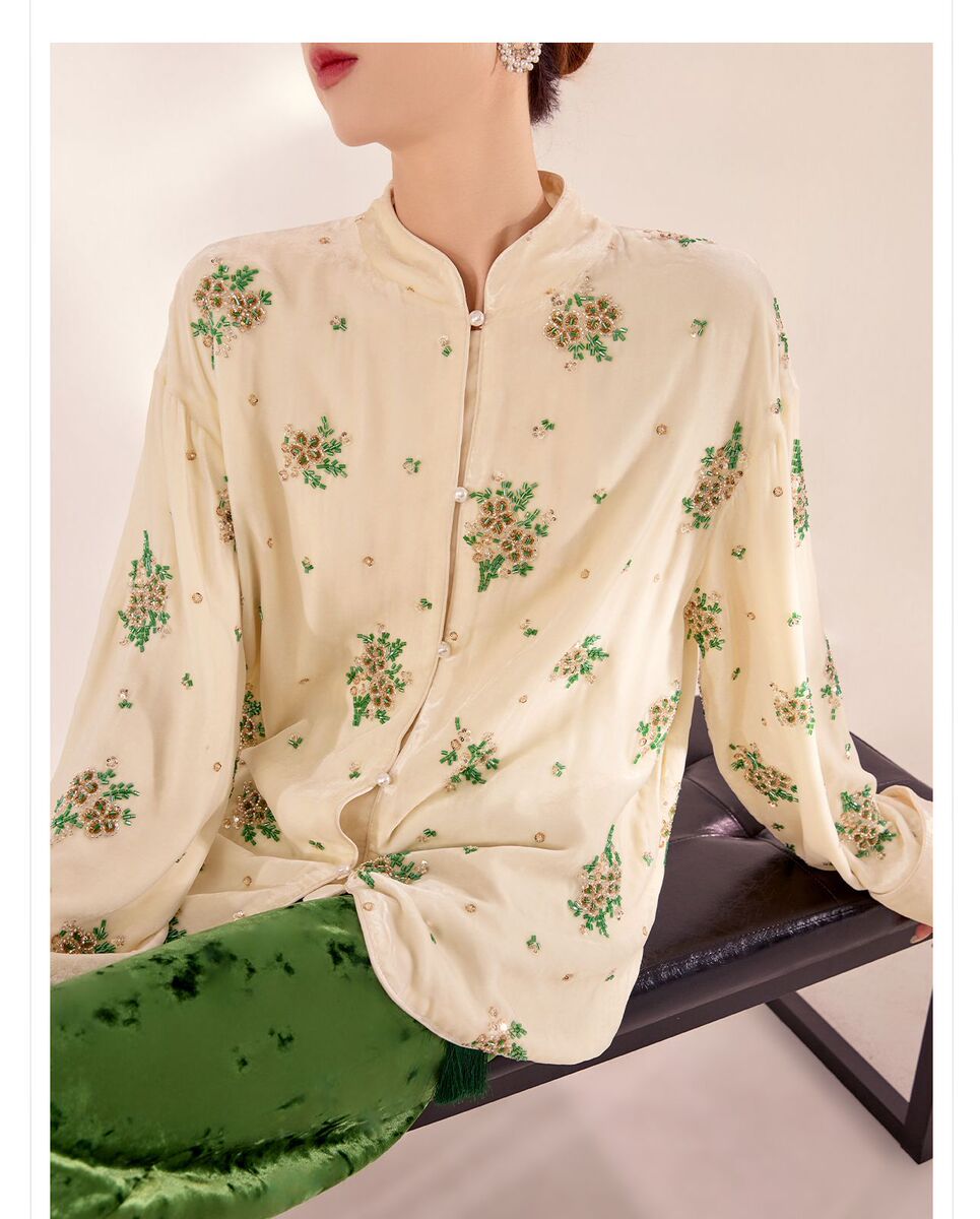 Áo sơ mi nữ lụa tơ tằm cổ đứng cài khuy kiểu cardigan thêu hoa — Dương Tây Đỏ (Giao Hàng Ngay)
