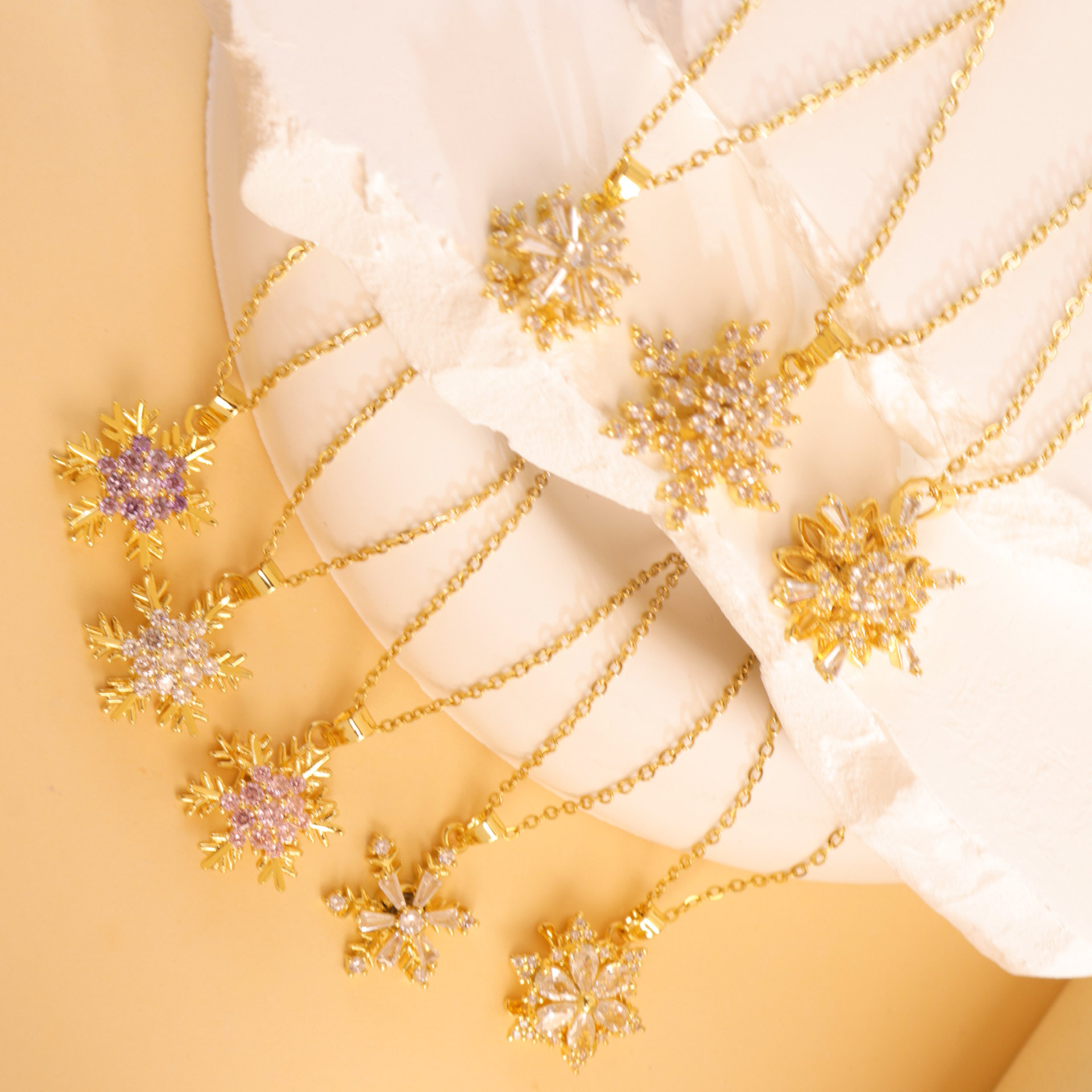 Necklace Women's European and American Cross-border Rotating Flowers Explosive Necklace Niche Design Sense Temperament All-match Titanium Steel Fashion Accessories