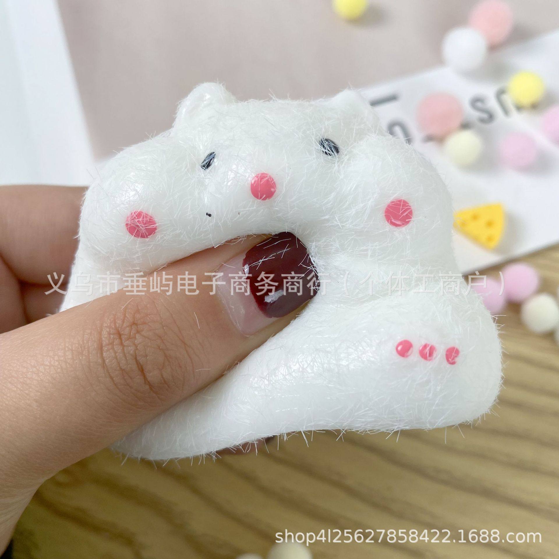 白いハムスター