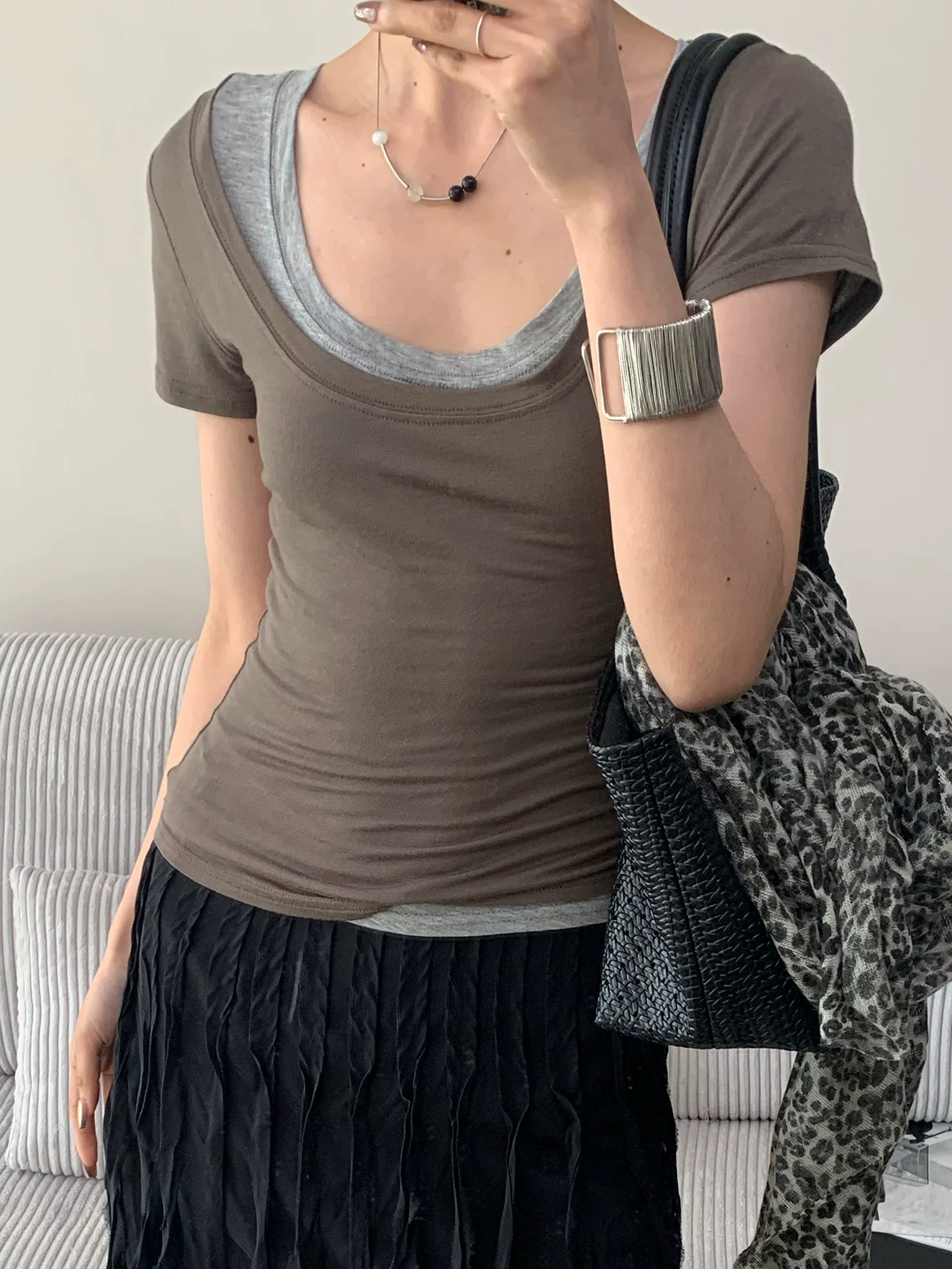  简约夏季基础款大U领短袖T恤薄款微透修身百搭显瘦上衣女
