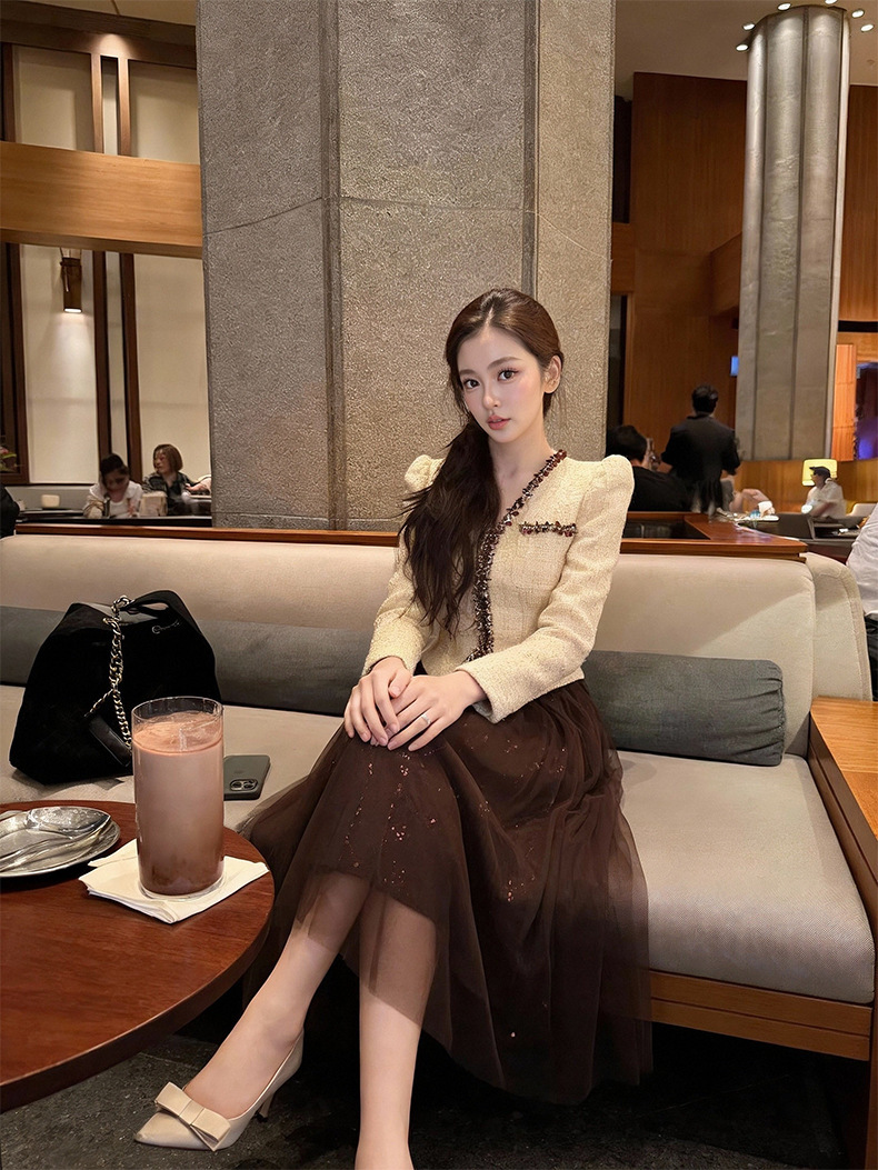 Đầm liền thân nữ cổ chữ V chiết eo phối lưới dáng ôm — Màu nâu cà phê