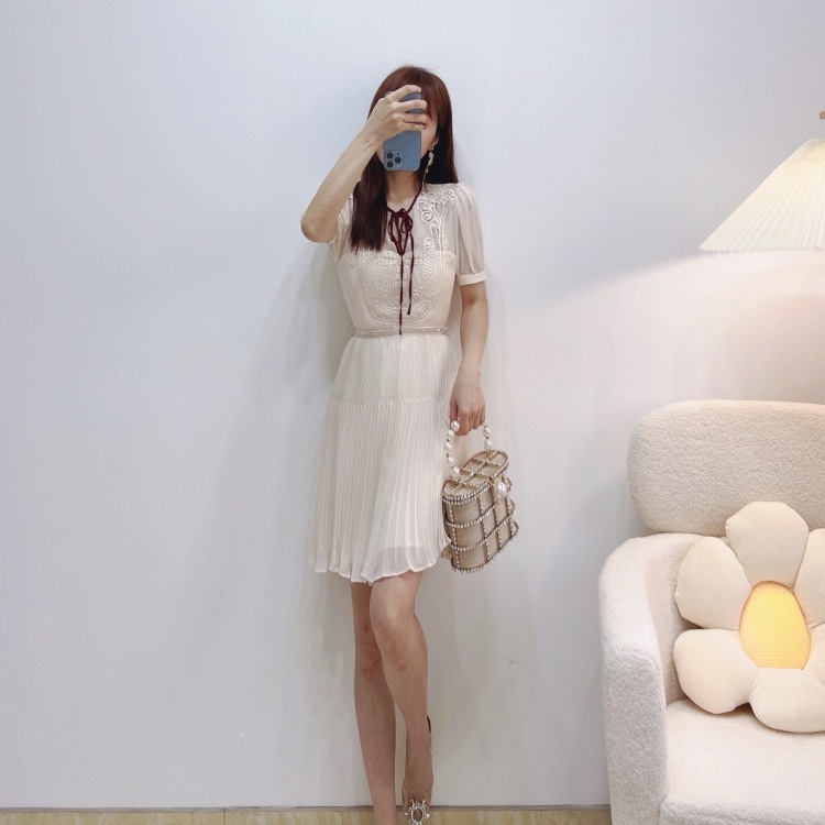 (Mới) Mã A0707 Giá 1730K: Váy Đầm Liền Thân Nữ Hatdan Thắt Nơ Bướm Hàng Mùa Hè Thêu Họa Tiết Hoa Thời Trang Nữ Chất Liệu Vải Voan G05 Sản Phẩm Mới, (Miễn Phí Vận Chuyển Toàn Quốc).