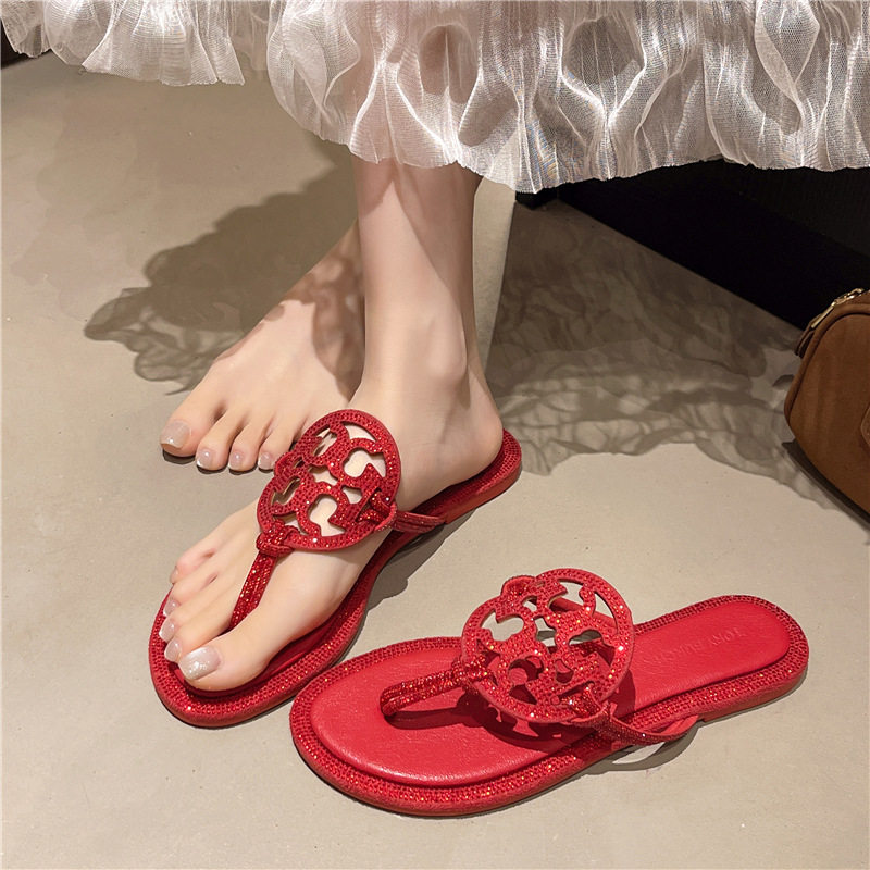 TB new round diamond flat bottom women's slippers ins European and American fashion beach cross-border toe willow nail rhinestone flip-flops
