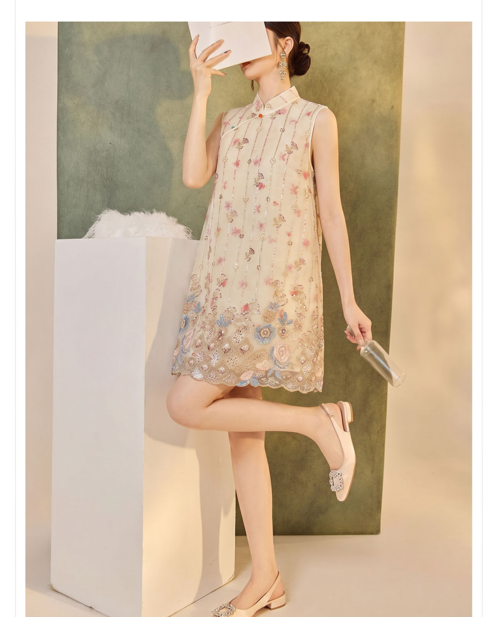 Đầm suông nữ cổ đứng thêu đính cườm họa tiết hoa — Màu mơ mây (giao hàng trong 7 ngày), Màu mơ mây (giao hàng trong ngày)