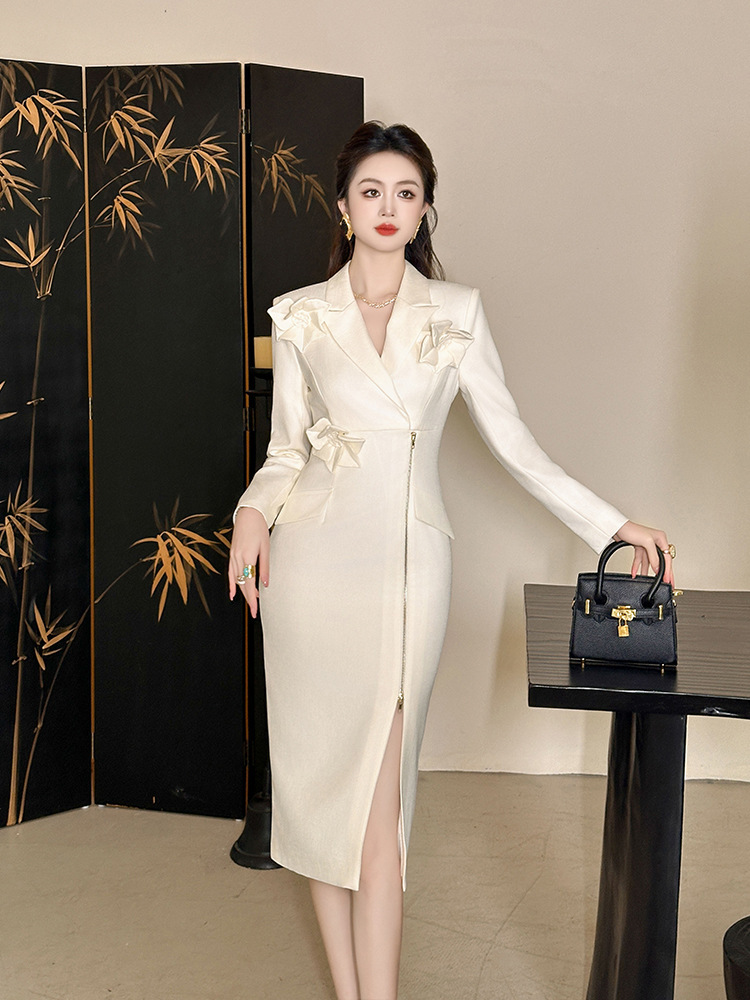 Đầm nữ dáng ôm cổ vest dài tay hoa nổi 3D thanh lịch — Hồng hoa hồng, Màu trắng sữa