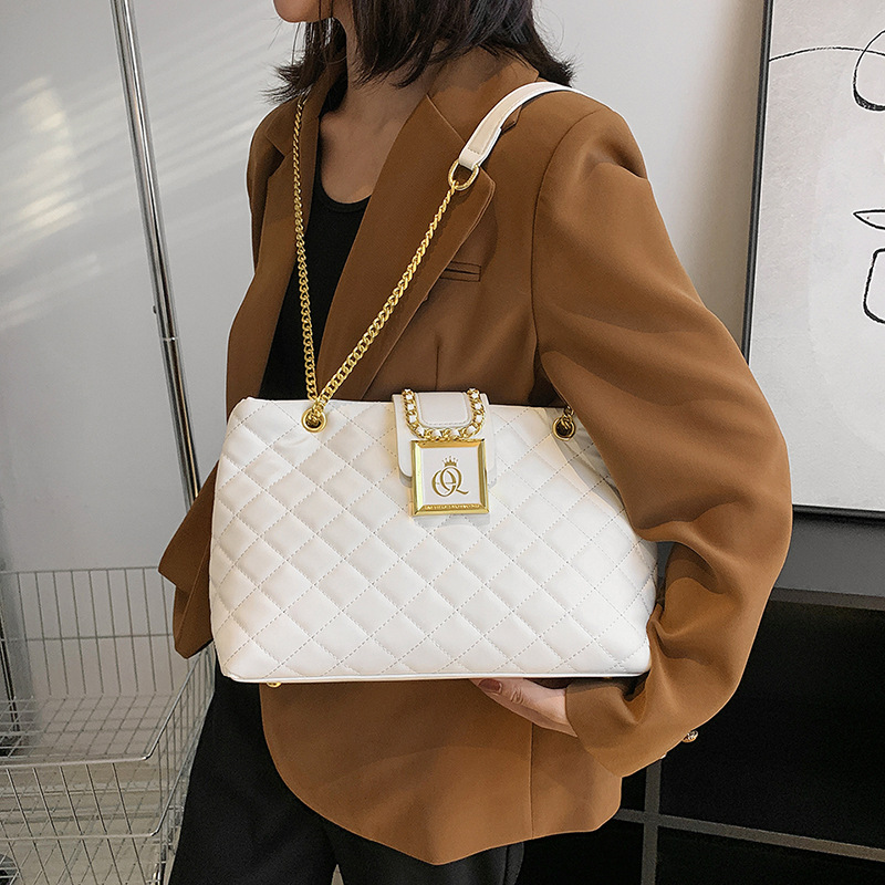 New Summer Live Broadcast Popular One-Shoulder Quilted Chain Large Capacity Simple Fashion Women's Bag 29 O1CN01u68qQq1Lhe4tgpnqV !!2214150501331 0 cib