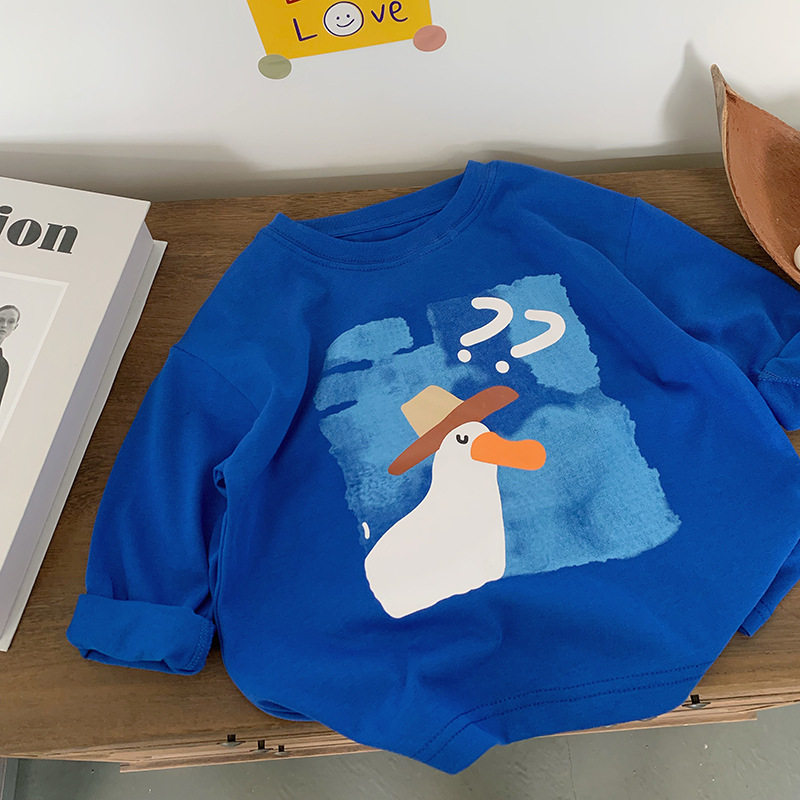 เสื้อยืดเด็กชาย ลายการ์ตูน Klein สีฟ้า ชุดเด็กฤดูใบไม้ร่วง ทรงหลวม แขนยาว ผ้าฝ้าย สไตล์ตะวันตก ดูดี แมทช์ลุคง่าย ทันสมัย
