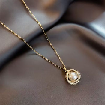 2024 New High-End Women's Necklace Women's Trendy Internet Celebrity Pearl Pendant Light Luxury Niche Clavicle Chain Wholesale